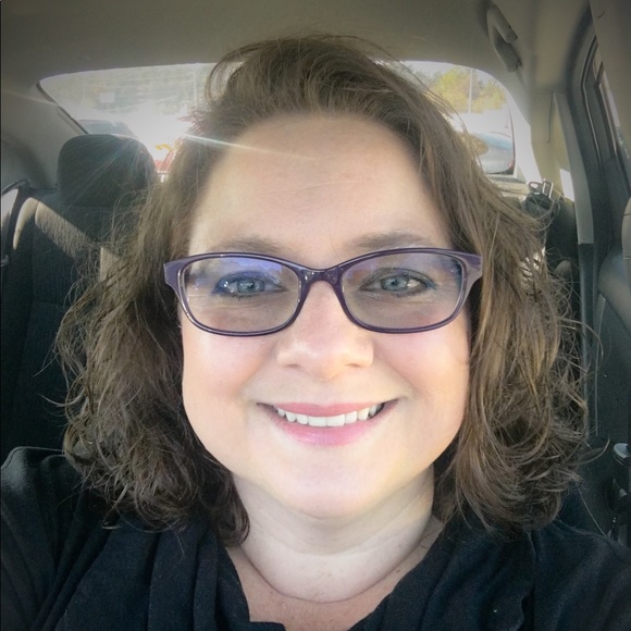 Meet your Posher, Beth - Picture 1 of 4